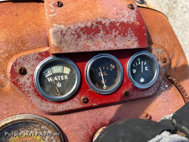 image for item JM9187 1957 International 350 Utility tractor