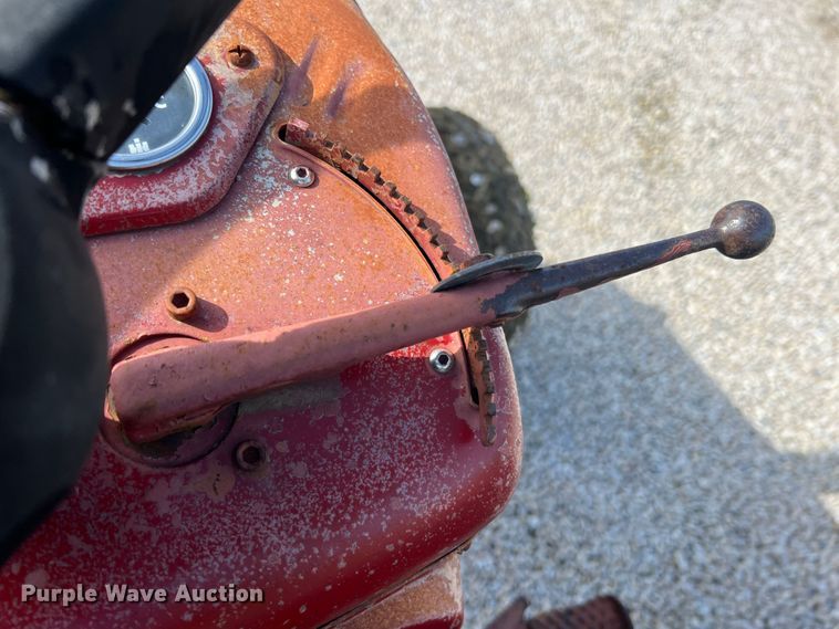 image for item JM9187 1957 International 350 Utility tractor