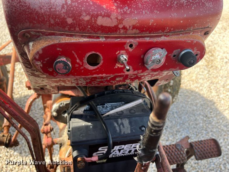 image for item JM9187 1957 International 350 Utility tractor