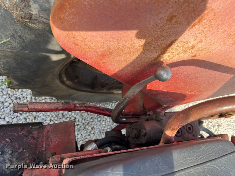 image for item JM9187 1957 International 350 Utility tractor