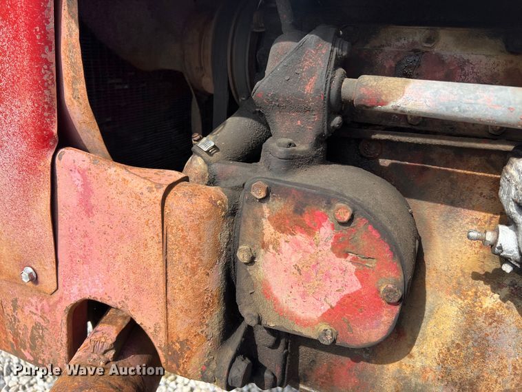 image for item JM9187 1957 International 350 Utility tractor