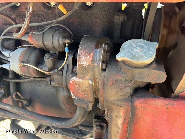 image for item JM9187 1957 International 350 Utility tractor