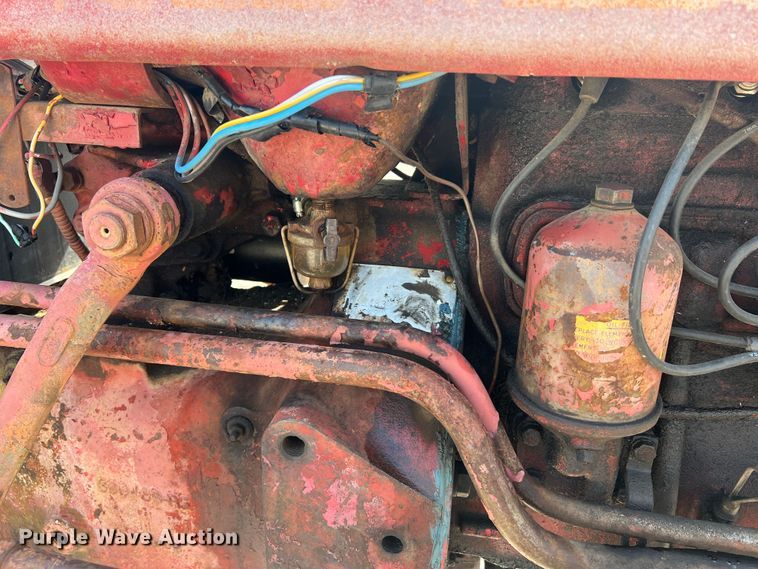 image for item JM9187 1957 International 350 Utility tractor