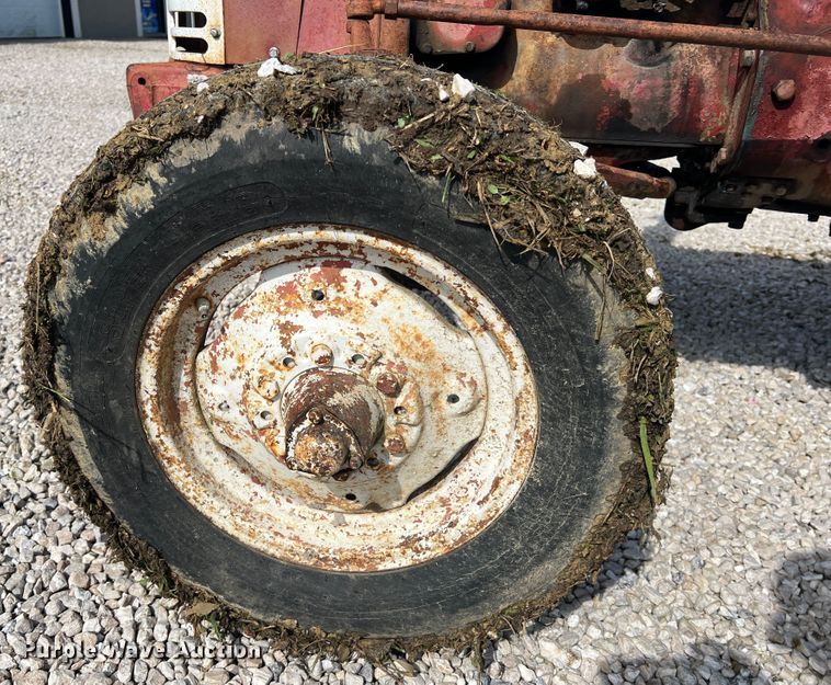 image for item JM9187 1957 International 350 Utility tractor