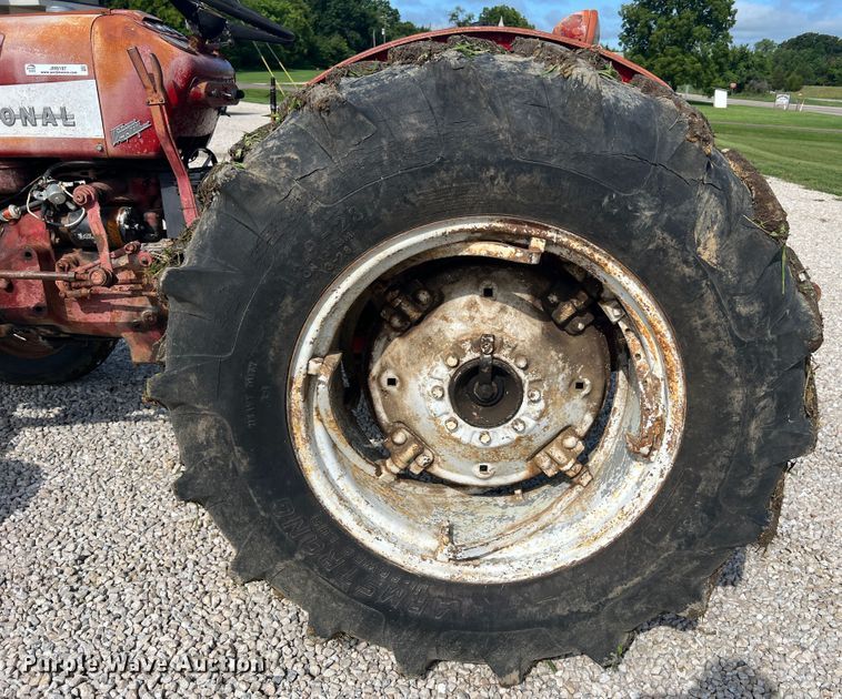 image for item JM9187 1957 International 350 Utility tractor