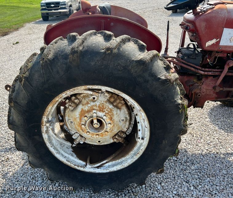 image for item JM9187 1957 International 350 Utility tractor