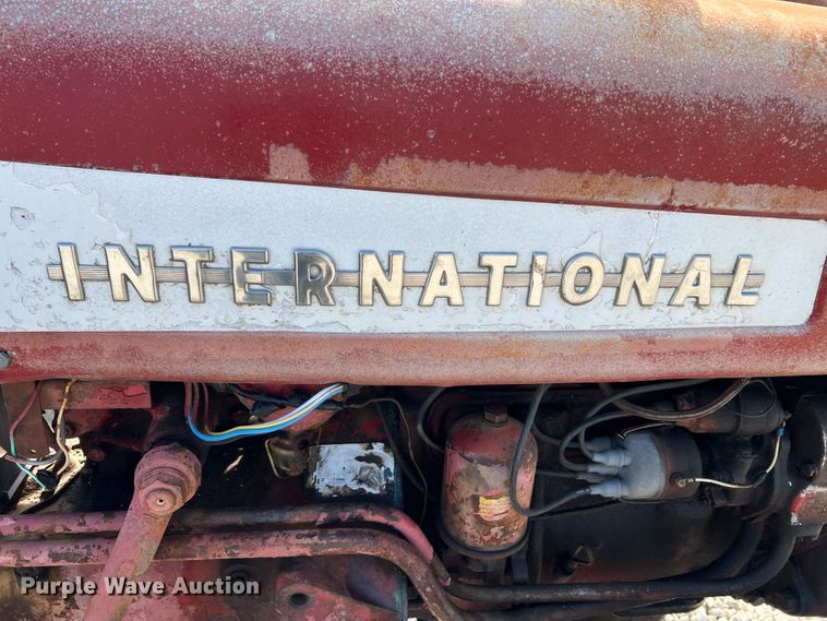 image for item JM9187 1957 International 350 Utility tractor