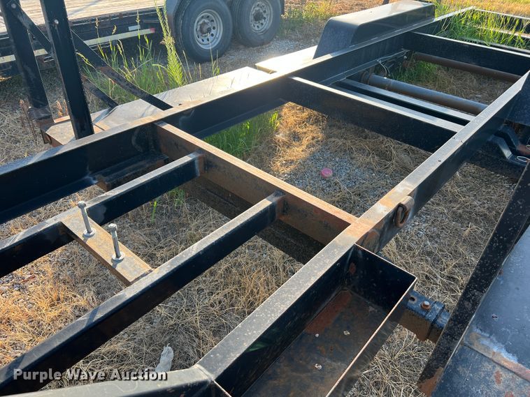 image for item JM9196 2011 Behnke  sprayer trailer