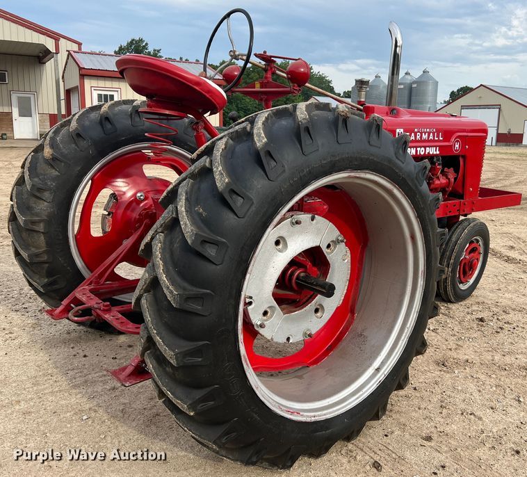 image for item JM9208 1946 Farmall H  tractor