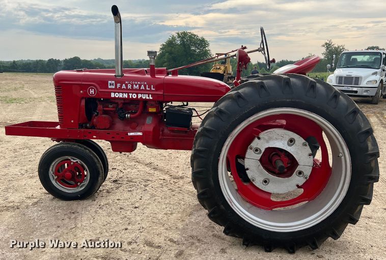 image for item JM9208 1946 Farmall H  tractor