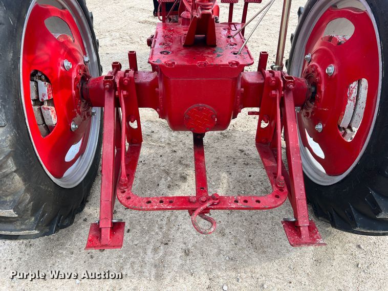 image for item JM9208 1946 Farmall H  tractor