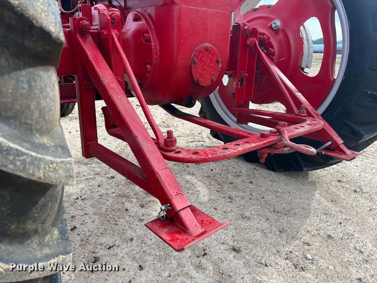 image for item JM9208 1946 Farmall H  tractor