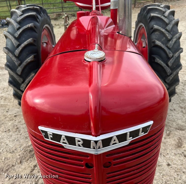 image for item JM9208 1946 Farmall H  tractor