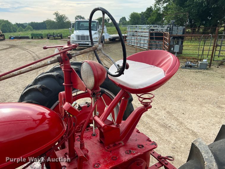 image for item JM9208 1946 Farmall H  tractor