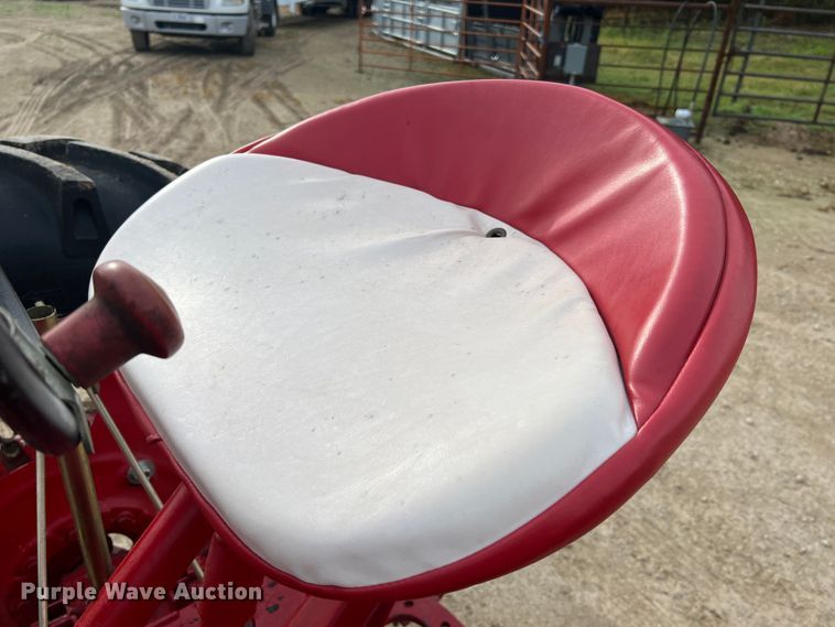 image for item JM9208 1946 Farmall H  tractor