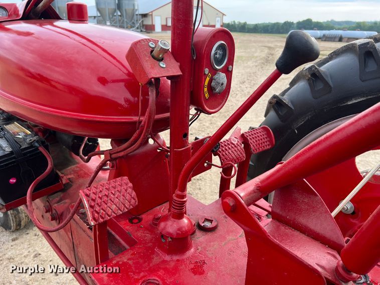 image for item JM9208 1946 Farmall H  tractor