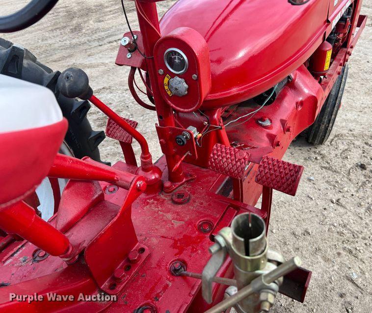 image for item JM9208 1946 Farmall H  tractor