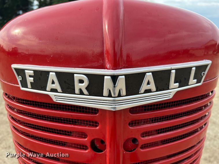 image for item JM9208 1946 Farmall H  tractor
