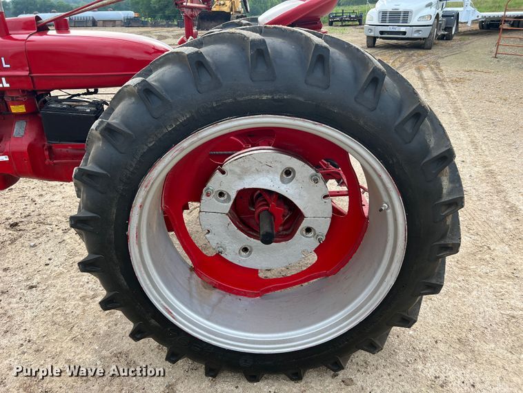 image for item JM9208 1946 Farmall H  tractor