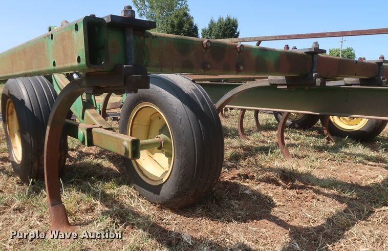 image for item JR9411 John Deere 610  field cultivator