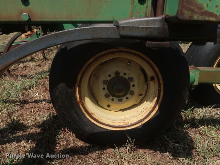 image for item JR9411 John Deere 610  field cultivator