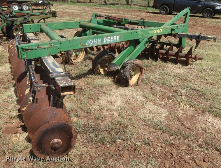image for item JR9412 John Deere 340  off-set disk