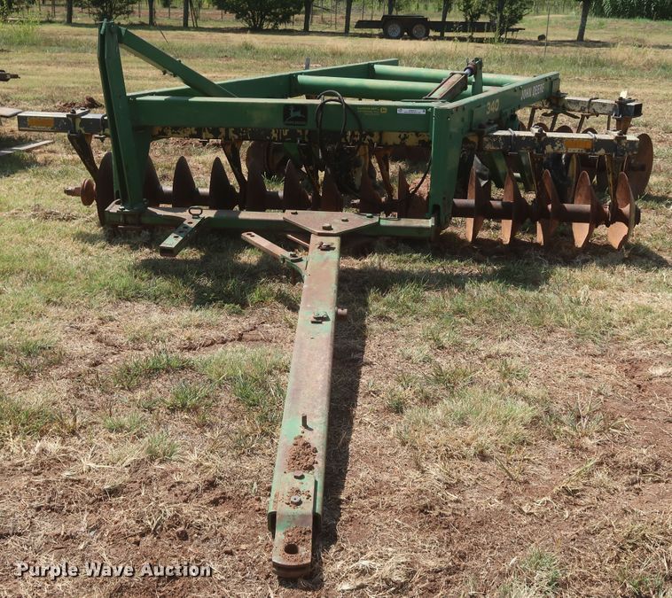 image for item JR9412 John Deere 340  off-set disk