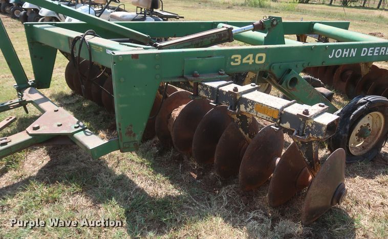 image for item JR9412 John Deere 340  off-set disk
