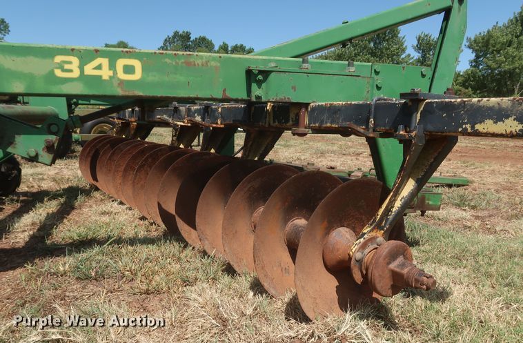 image for item JR9412 John Deere 340  off-set disk