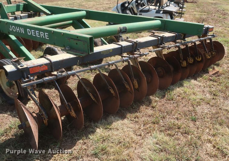 image for item JR9412 John Deere 340  off-set disk