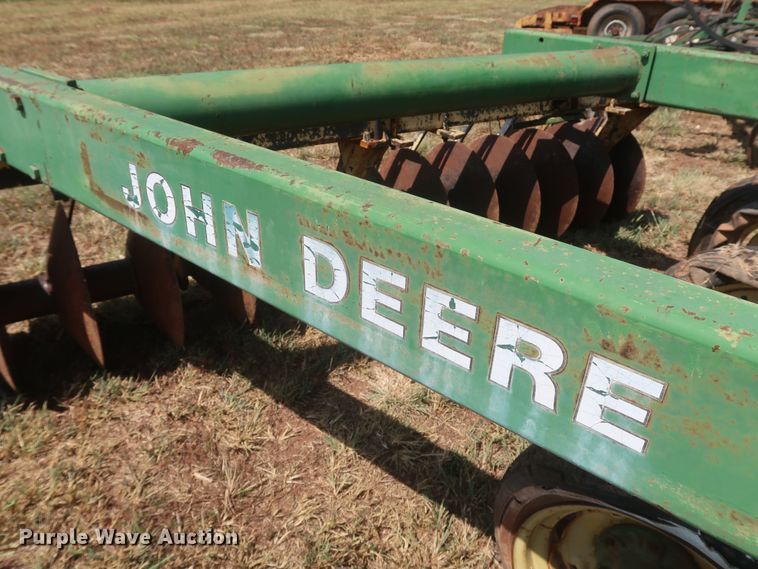 image for item JR9412 John Deere 340  off-set disk