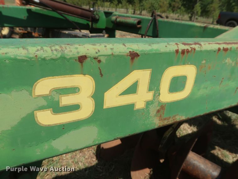 image for item JR9412 John Deere 340  off-set disk