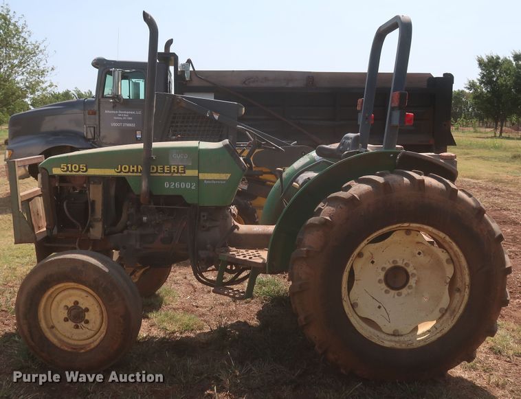image for item JR9428 2002 John Deere 5105 tractor