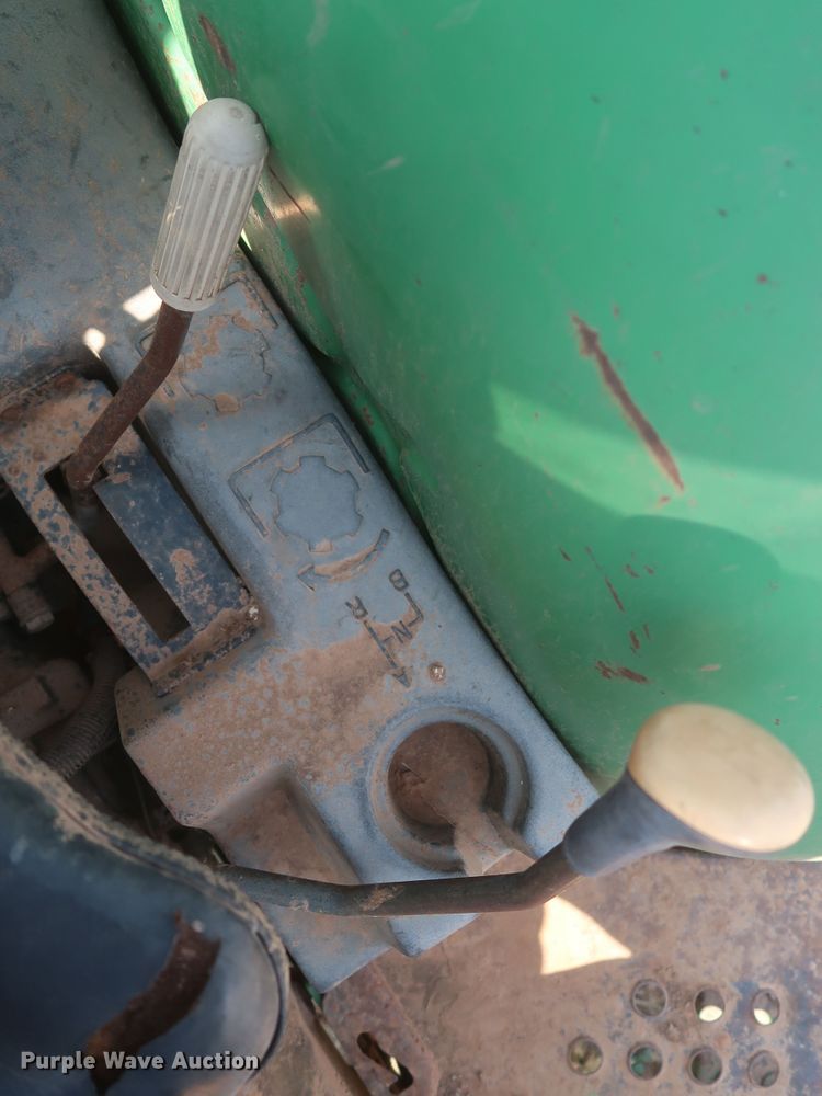 image for item JR9428 2002 John Deere 5105 tractor