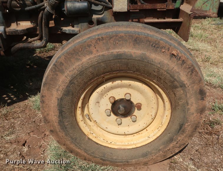 image for item JR9428 2002 John Deere 5105 tractor