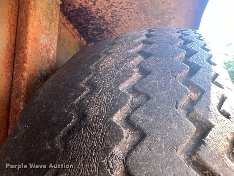 image for item JX9350 1996 Pony  livestock trailer