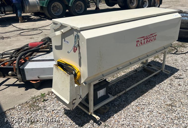 image for item JX9358 Patriot  livestock feeder