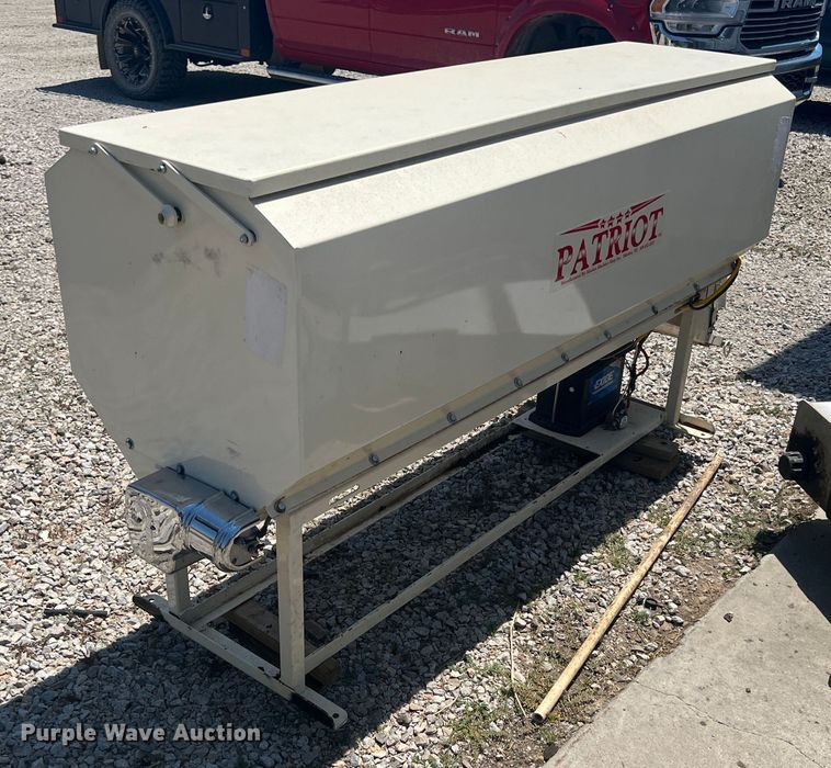 image for item JX9358 Patriot  livestock feeder