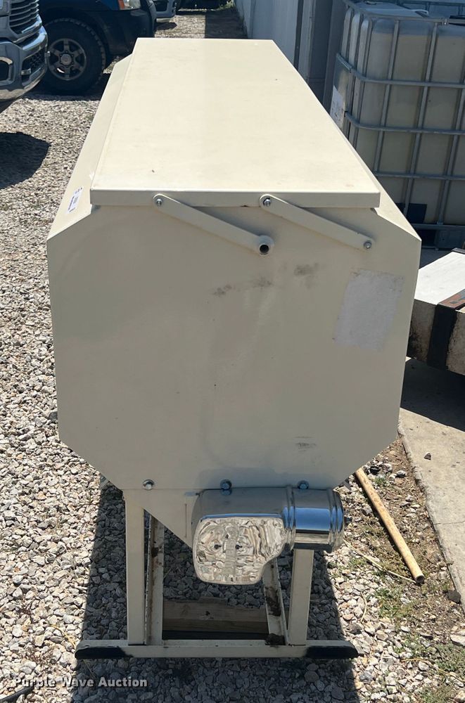 image for item JX9358 Patriot  livestock feeder