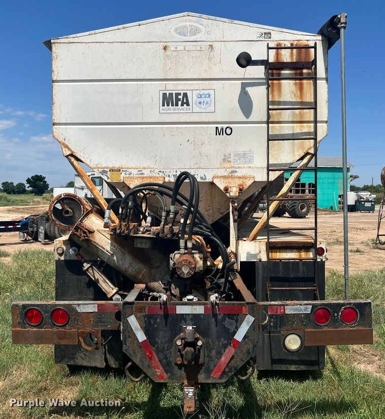 image for item JX9364 1989 Mack RD690S  fertilizer delivery truck