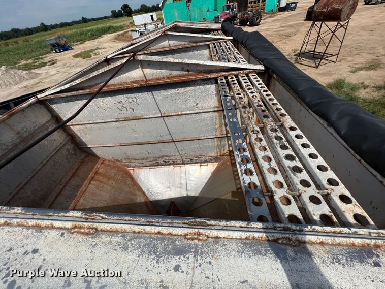 image for item JX9364 1989 Mack RD690S  fertilizer delivery truck