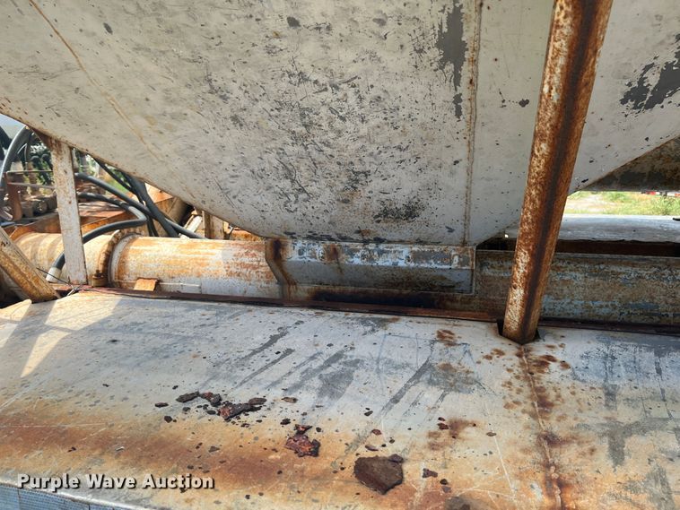 image for item JX9364 1989 Mack RD690S  fertilizer delivery truck