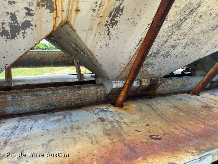 image for item JX9364 1989 Mack RD690S  fertilizer delivery truck