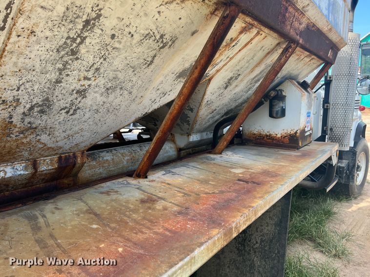 image for item JX9364 1989 Mack RD690S  fertilizer delivery truck