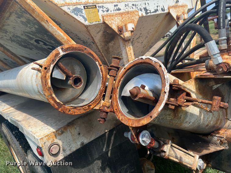 image for item JX9364 1989 Mack RD690S  fertilizer delivery truck