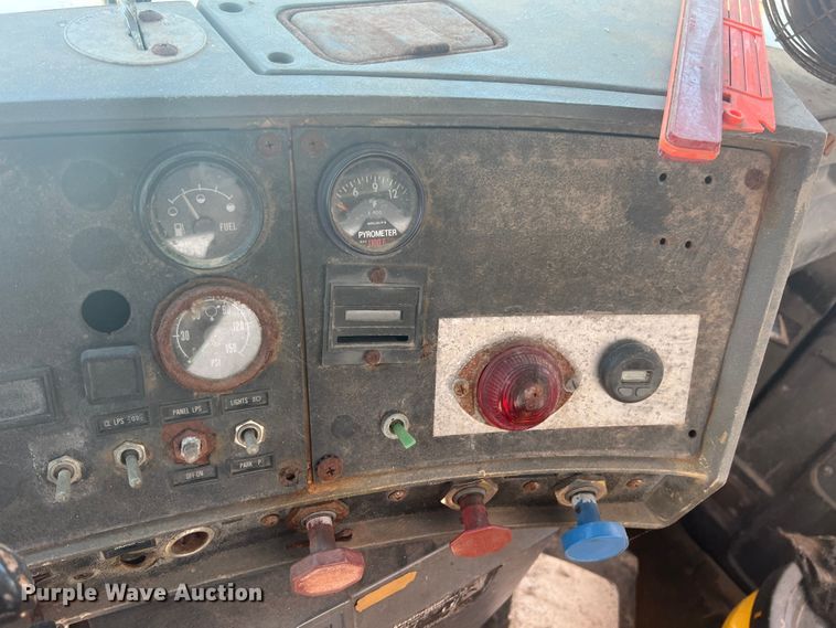 image for item JX9364 1989 Mack RD690S  fertilizer delivery truck