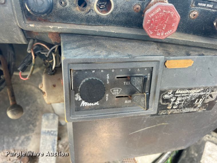 image for item JX9364 1989 Mack RD690S  fertilizer delivery truck