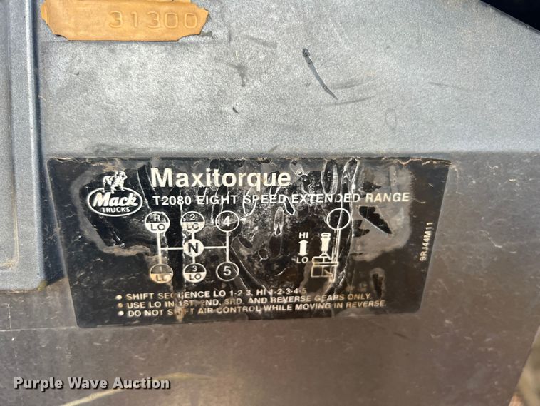 image for item JX9364 1989 Mack RD690S  fertilizer delivery truck