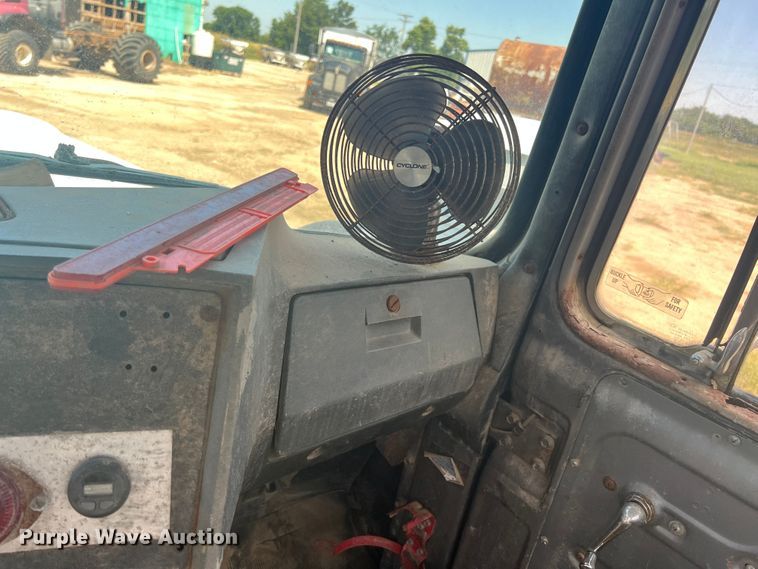 image for item JX9364 1989 Mack RD690S  fertilizer delivery truck