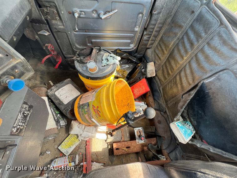 image for item JX9364 1989 Mack RD690S  fertilizer delivery truck